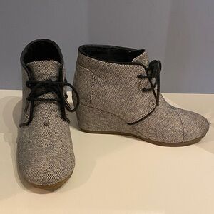 Toms Women's Black and Gray Ankle Booties